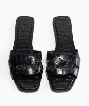 H M Slippers
