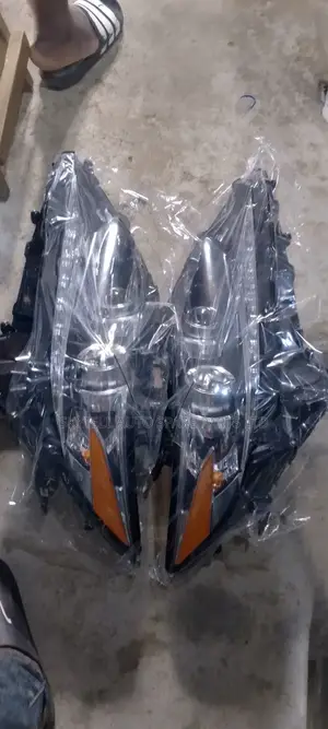 Set Of Head Light For Lexus Es 350 2018