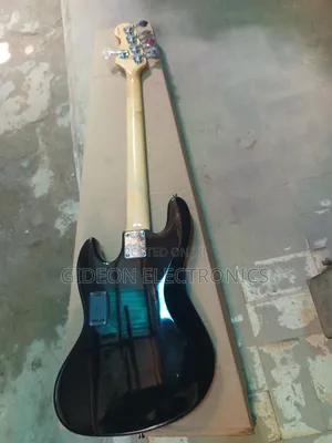 Fender Squirrel Jazz Bass
