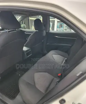 Toyota Camry LE FWD (2.5L 4cyl 8AM) 2018 White