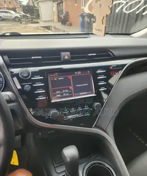 Toyota Camry LE FWD (2.5L 4cyl 8AM) 2018 White