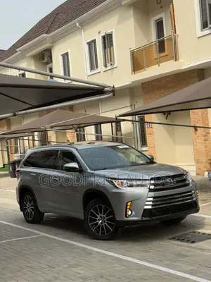 Toyota Highlander SE 4x4 V6 (3.5L 6cyl 8A) 2017 Silver