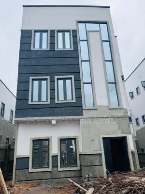 9bdrm Block of Flats in Kolapo Ishola Gra, Akobo for sale