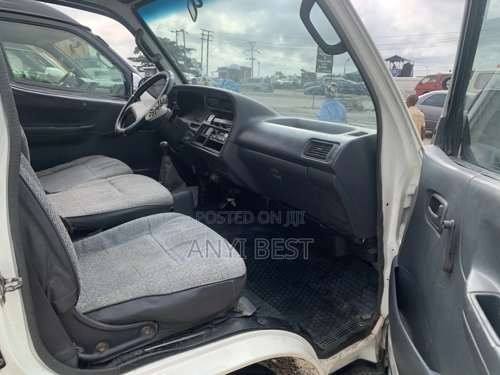 Toyota Grand HiAce 2005 White