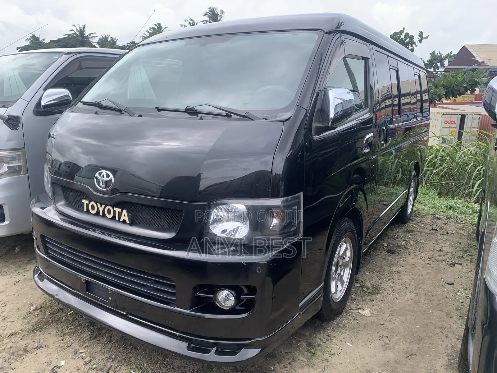 Toyota HiAce 2015 Black