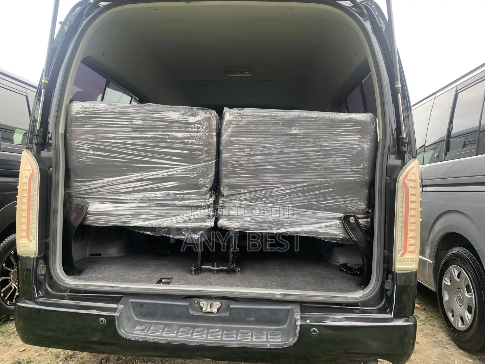 Toyota HiAce 2015 Black
