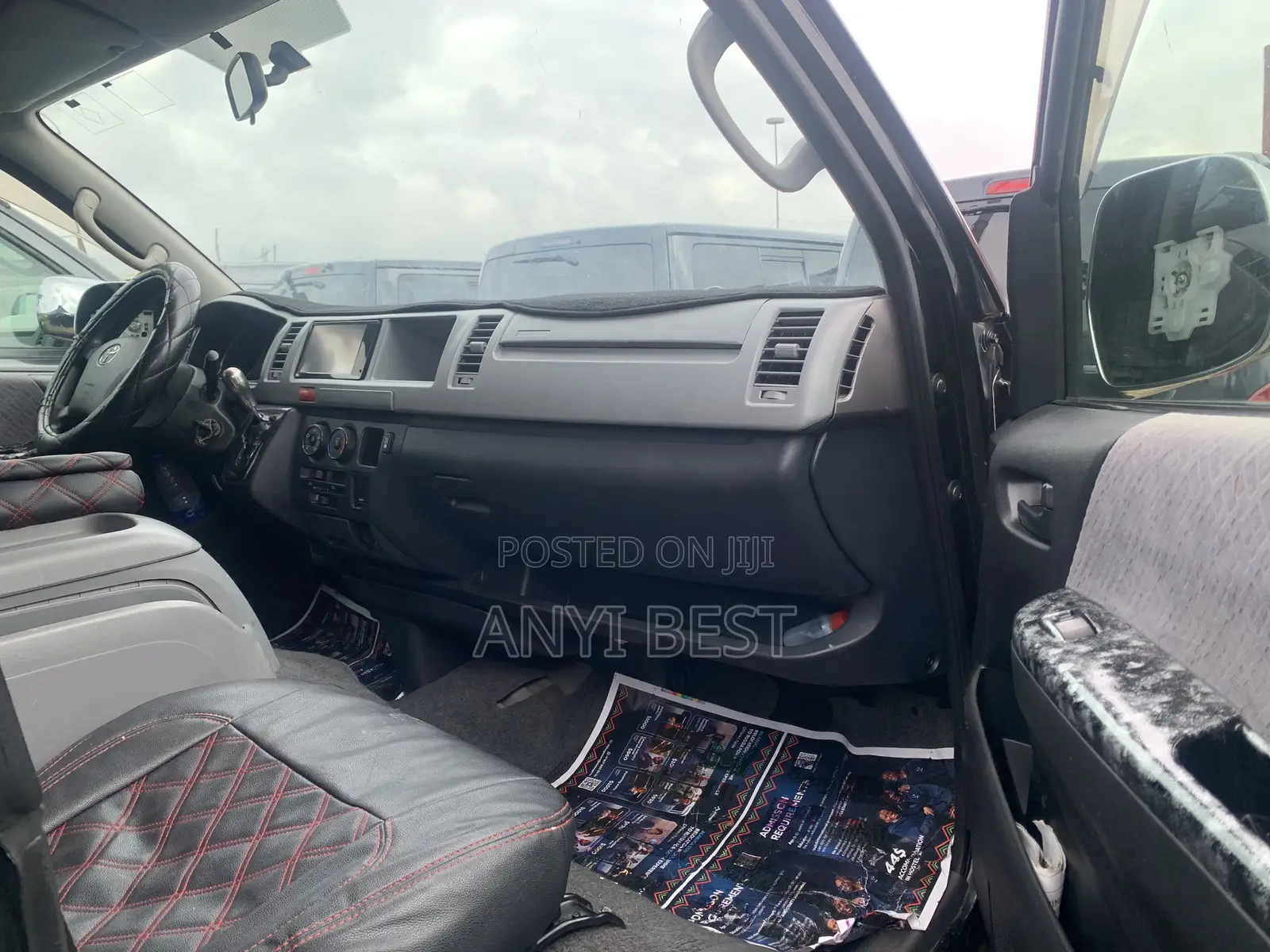 Toyota HiAce 2015 Black