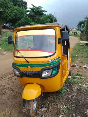 TVS Apache 160 4V 2021 Yellow