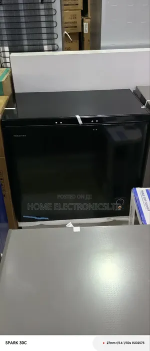 Hisense Chest Freezer 189 Liter Black