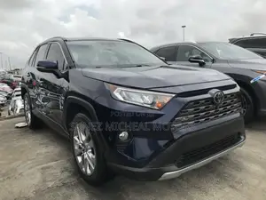 Toyota RAV4 Limited 2021 Blue