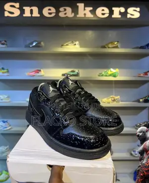 Photo - Original Air Jordan 1 Low Se Patent Elephant Black Sneakers