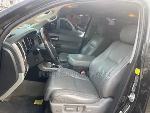 Toyota Sequoia Platinum 4dr SUV 4WD (5.7L 8cyl 6A) 2010 Black