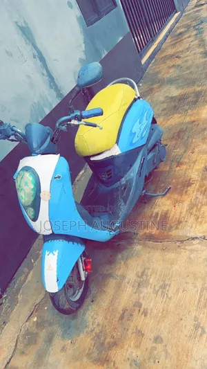 Photo - Suzuki 2010 Blue