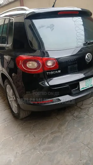 Volkswagen Tiguan S Automatic 2011 Black