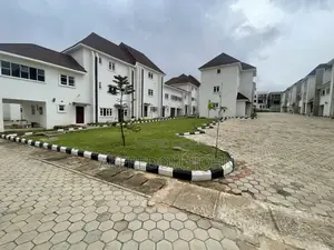 5bdrm Duplex in Guzape District for sale