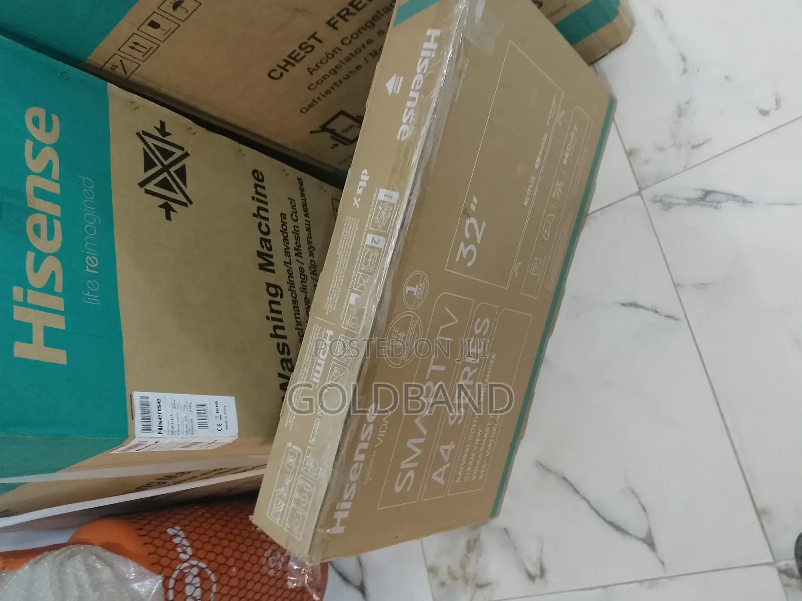 Compact Hisense 32" Smart Led Display