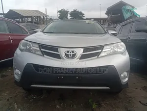 Toyota RAV4 Limited 4dr SUV (2.5L 4cyl 6A) 2015 Silver