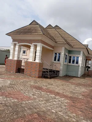 5bdrm Bungalow in Jakarifak Royal Palm, Gberigbe for sale