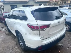 Toyota Highlander XLE V6 4x2 (3.5L 6cyl 6A) 2016 White