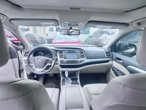 Toyota Highlander XLE V6 4x2 (3.5L 6cyl 6A) 2016 White