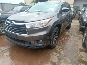 Toyota Highlander XLE V6 4x4 (3.5L 6cyl 6A) 2016 Gray
