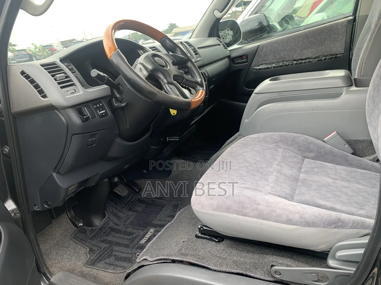 Toyota HiAce 2012 Black