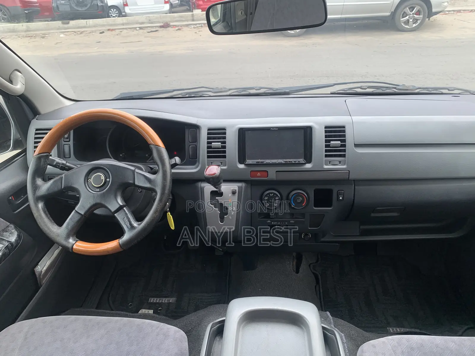 Toyota HiAce 2012 Black