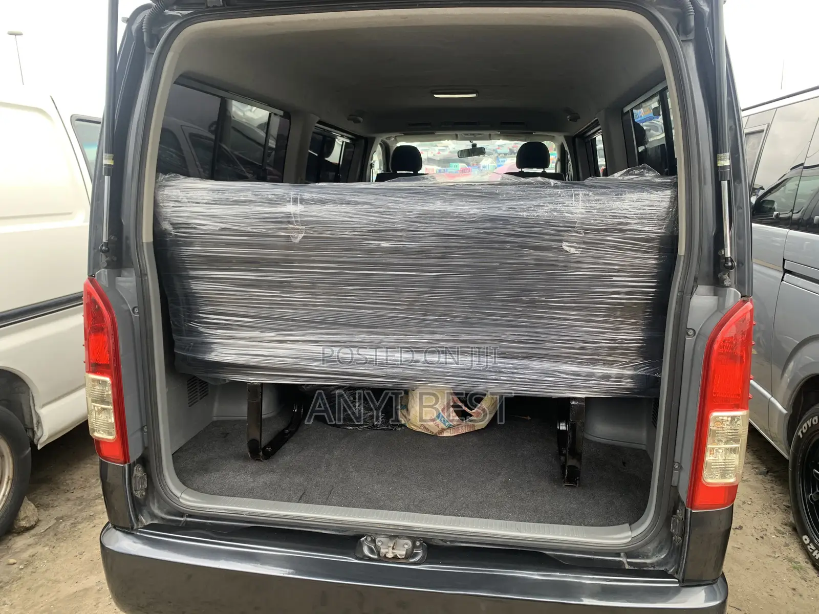 Toyota HiAce 2012 Black