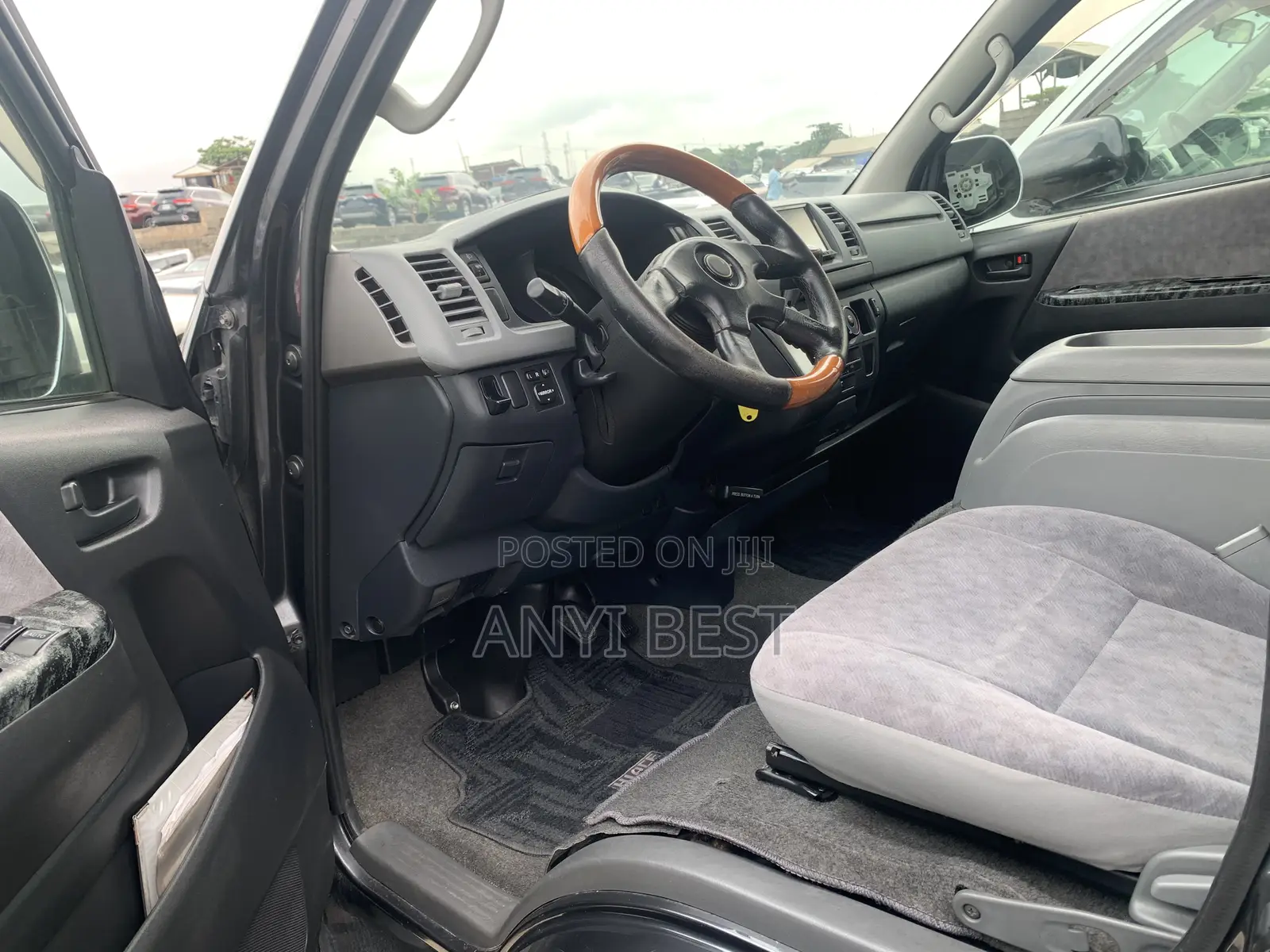 Toyota HiAce 2012 Black