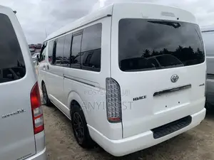 Toyota HiAce 2015 White