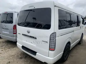 Toyota HiAce 2015 White