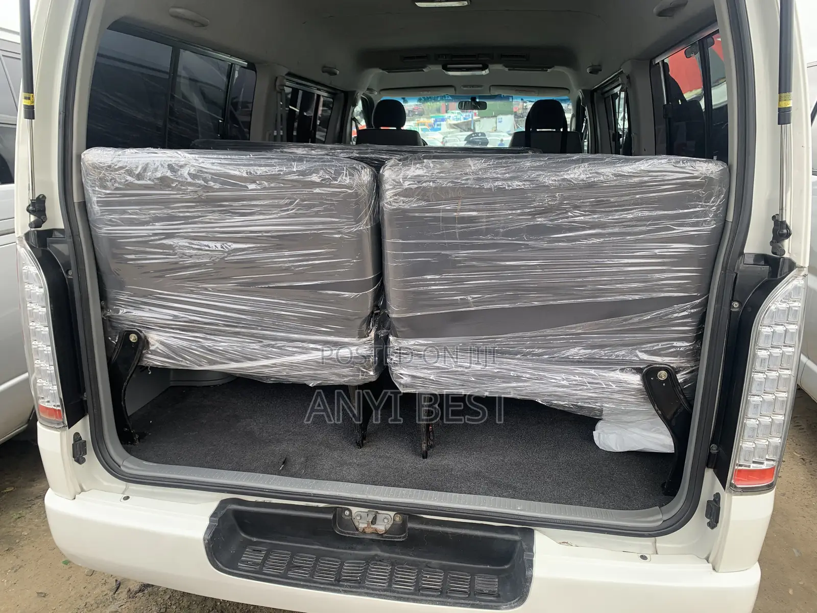 Toyota HiAce 2015 White