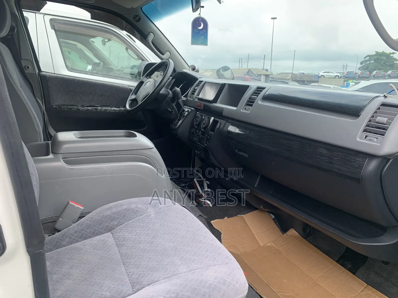 Toyota HiAce 2015 White