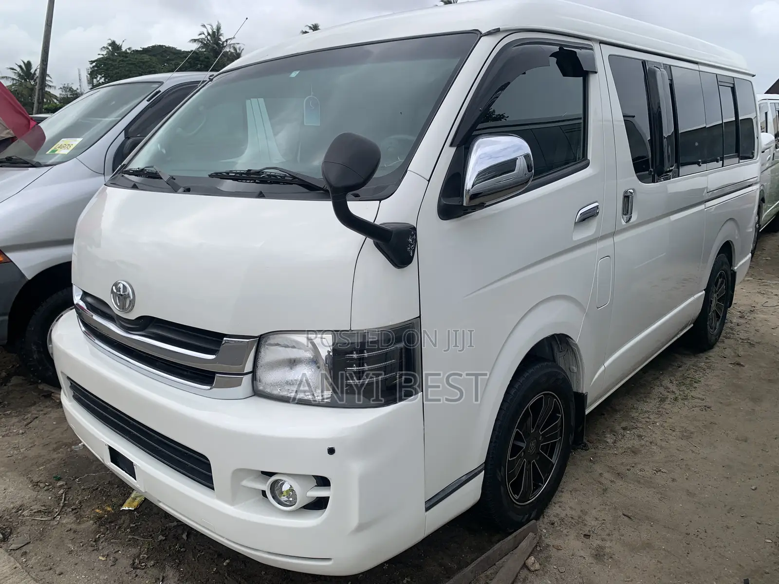 Toyota HiAce 2015 White