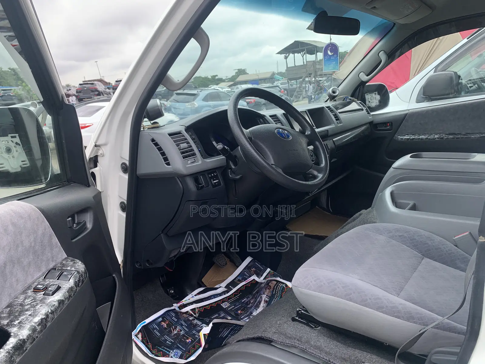 Toyota HiAce 2015 White