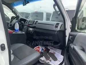 Toyota HiAce 2012 White