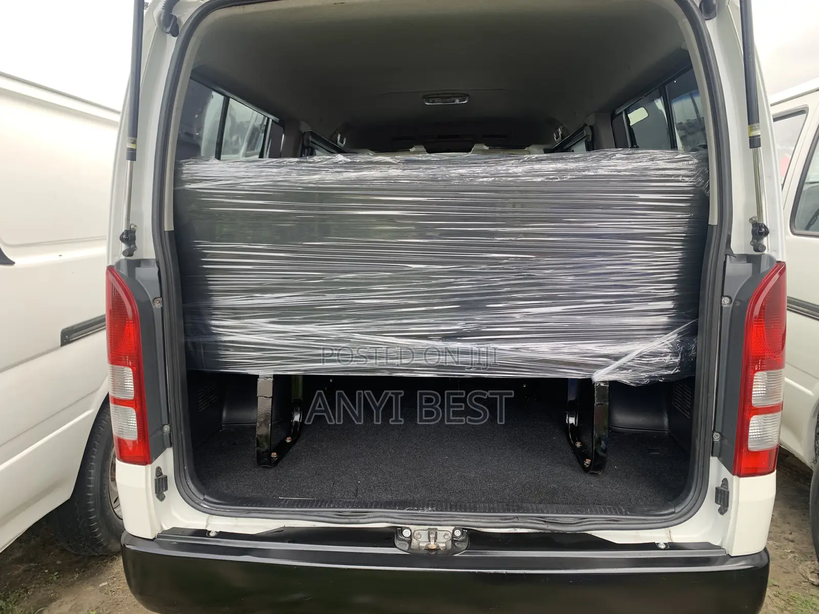 Toyota HiAce 2012 White