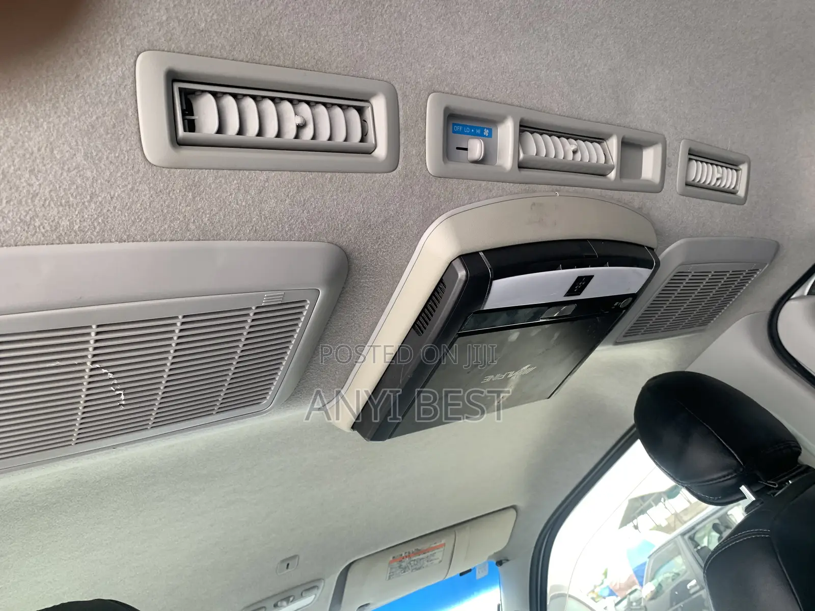 Toyota HiAce 2012 White