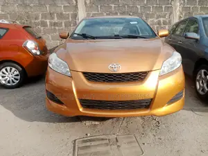 Toyota Matrix XRS Hatchback FWD (2.4L 4cyl 5A) 2010 Gold