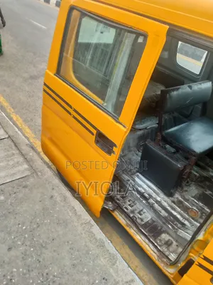 Suzuki Every 2010 Yellow