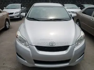 Toyota Matrix S Hatchback FWD (2.4L 4cyl 5A) 2010 Silver
