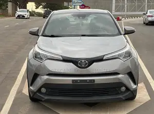 Toyota C-HR XLE FWD Sport Utility (2.0L 4cyl 2AM) 2018 Gray