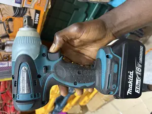 Makita Cordless Impact Wrench 18volt - 3.0 A