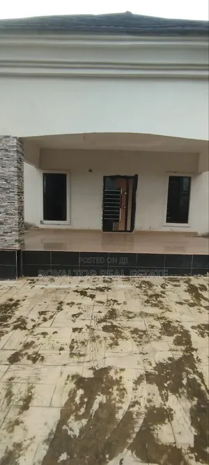 4bdrm Bungalow in Royaltor Real Estate, Benin City for sale