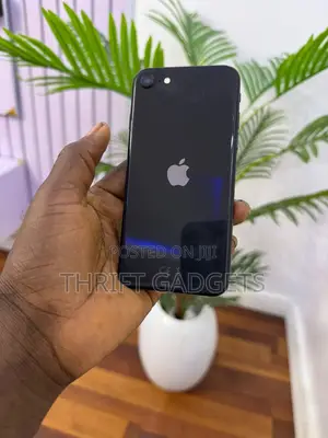 Apple iPhone SE (2020) 128 GB Black