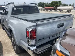 Toyota Tacoma 2023 Silver