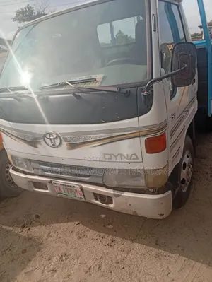 Photo - Toyota Dyna Pickup Truck With Petrol Enginy