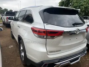 Toyota Highlander XLE 4dr SUV (3.5L 6cyl 6A) 2015 White