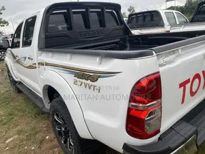 Toyota Hilux 2011 White