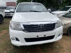 Toyota Hilux 2011 White